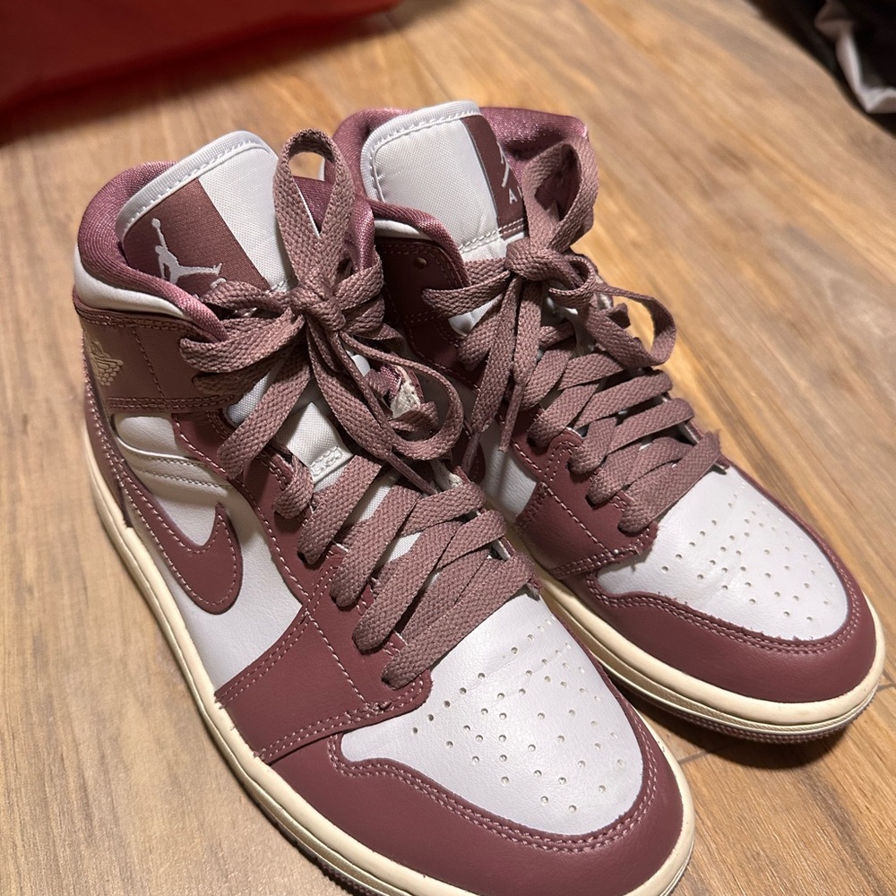 Nike Air Jordan High-Tops in Platinum and Mauve Size 6.5M/8W - Picture 4 of 6